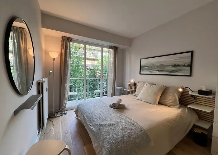 Parisian Charm Close Trocadero